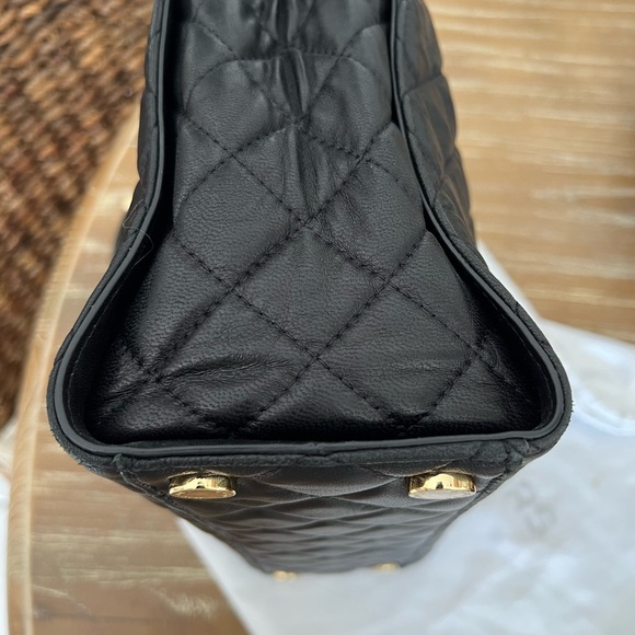 Michael Kors Black Leather Quilted tote - Picture 7 of 16